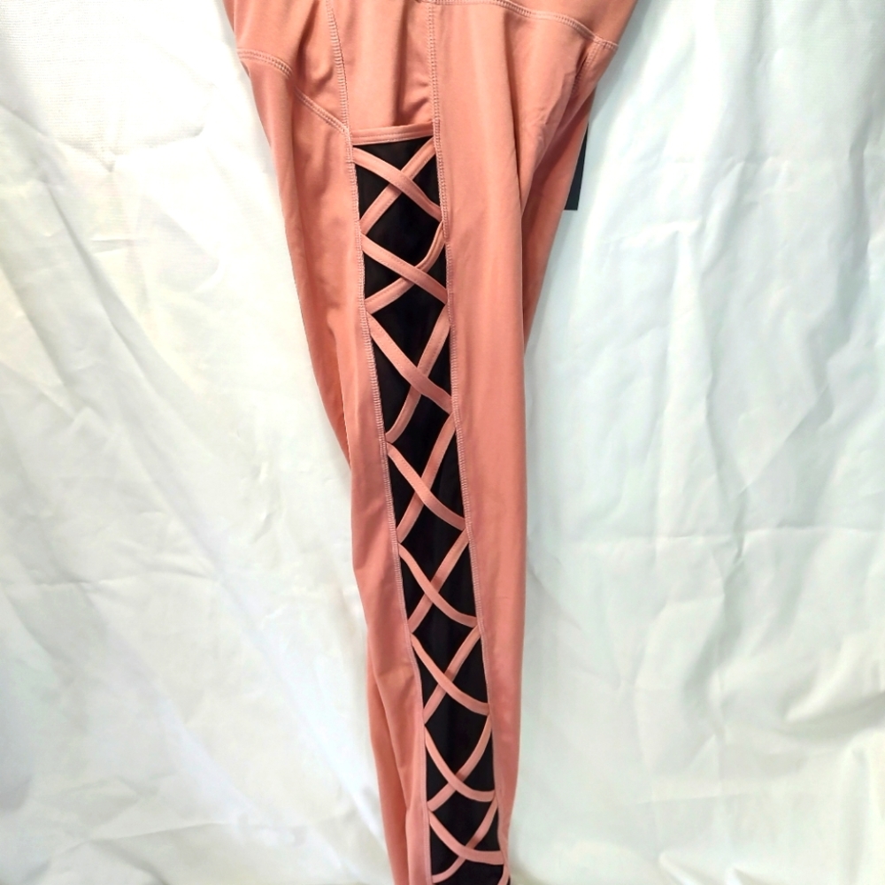 NWT Yuma Women's Fashion Leggings Size S/M